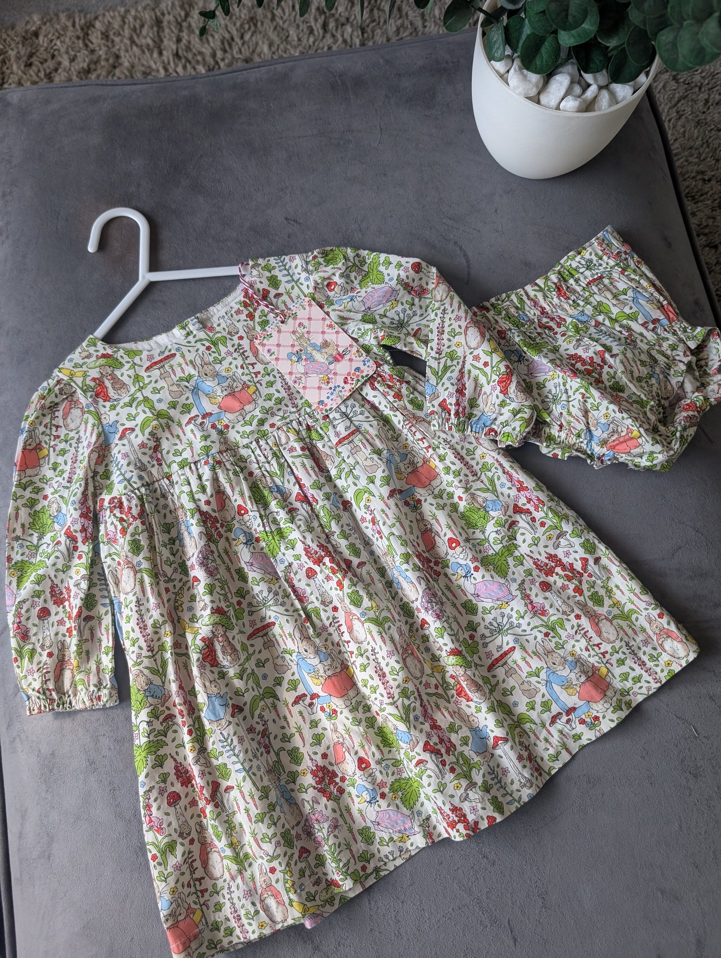 New Cute Beatrix Potter Cath Kidston Peter Rabbit Dress & Bloomers 6-9 m Gift