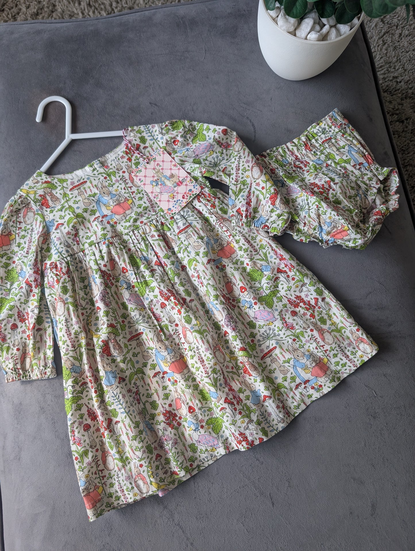 New Cute Beatrix Potter Cath Kidston Peter Rabbit Dress & Bloomers 6-9 m Gift